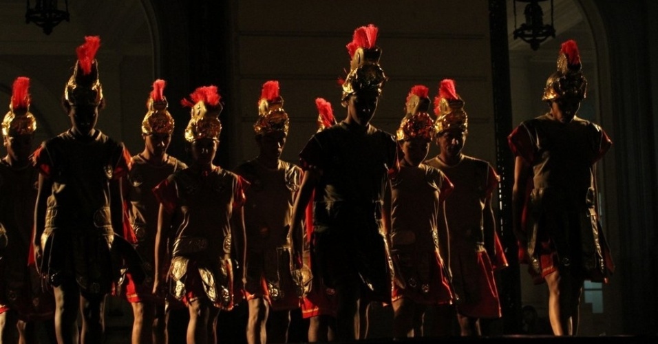 Atores encenam "A Paixão de Cristo" na escadaria da Câmara Municipal, no centro do Rio (4/4/2012). O espetáculo narra as últimas doze horas da vida de Jesus Cristo antes da crucificação - AgNews
