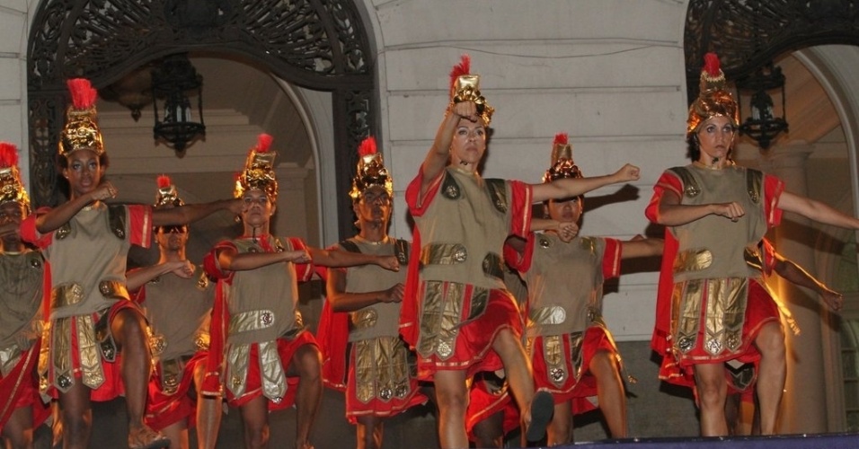 Atores encenam "A Paixão de Cristo" na escadaria da Câmara Municipal, no centro do Rio (4/4/2012). O espetáculo narra as últimas doze horas da vida de Jesus Cristo antes da crucificação - AgNews