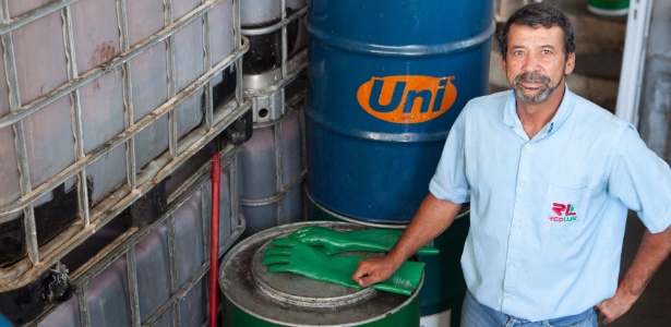 O empresário pernambucano Luiz Cláudio Lima, 51, desenvolveu uma resina antiferrugem para automóveis a base de óleo vegetal usado, coletado em restaurantes, hospitais e hotéis - Daniela Nader/UOL