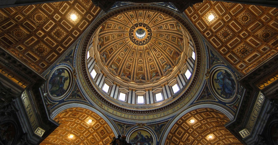 Cúpula da Basílica de São Pedro durante a missa Chrismal na Basílica do Vaticano