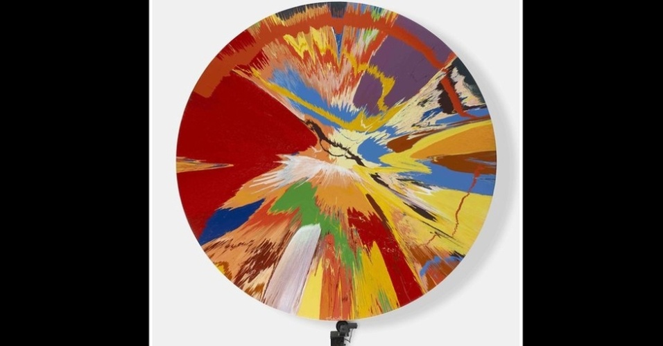 Hirst ganhou o prêmio Turner de artes em 95 e é considerado um dos 20 artistas britânicos mais influentes da atualidade, sua obra é criticada por "falta de conteúdo". Acima, "Beautiful, amore, gasp, eyes going into the top of the head and fluttering painting" (1997), pintura feita com a tinta jogada em uma tela colocada em uma plataforma giratória  - Divulgação/BBC