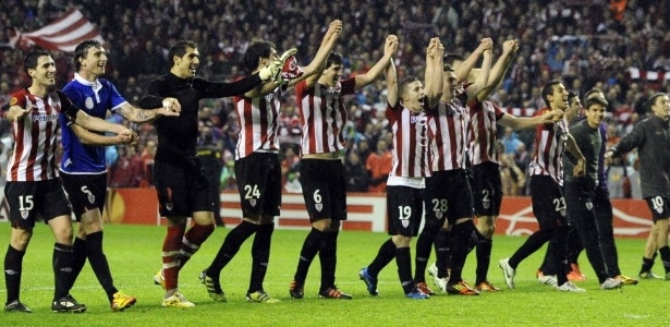 Jogadores do Athletic Bilbao comemoram classificação à semi da Liga Europa - REUTERS/Felix Ordonez