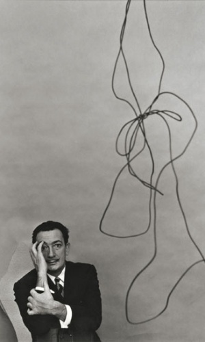 Muitos de seus retratos o levaram a viajar pelo mundo. Aqui, a fotografia do artista surrealista Salvador Dalí, tirada em 1951 - Getty Images/Arnold Newman 