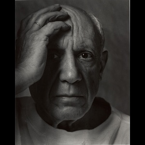 "Pablo Picasso é a única pessoa que fotografei que posso dizer que tinha um olhar penetrante. Foi um modelo muito fácil, apesar de ter sido difícil chegar até ele", disse Newman - Getty Images/Arnold Newman 