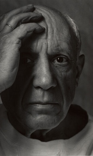 "Pablo Picasso é a única pessoa que fotografei que posso dizer que tinha um olhar penetrante. Foi um modelo muito fácil, apesar de ter sido difícil chegar até ele", disse Newman - Getty Images/Arnold Newman 