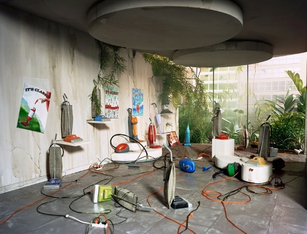 Além disso, Lori Nix conta que a mudança para Nova York abriu seus olhos para arquitetura e decoração interior (6/4/12) - Lori Nix