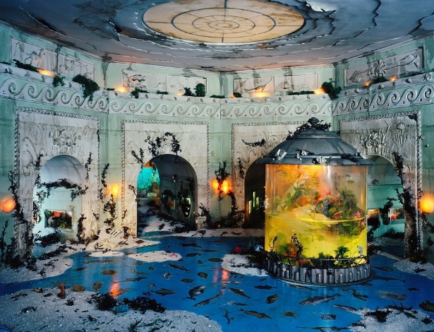 Lori Nix passa semanas reconstruindo cada detalhe nestas maquetes que mostram como lugares do cotidiano - como lojas, residências, bibliotecas - ficariam após uma catástrofe (6/4/12) - Lori Nix/Caters