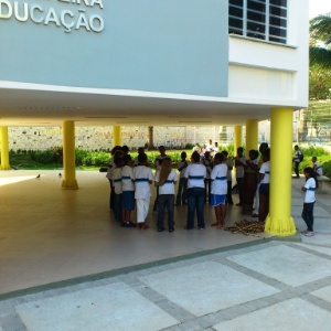 Alunos no novo pátio do colégio Tasso da Silveira - Hanrrikson de Andrade/UOL