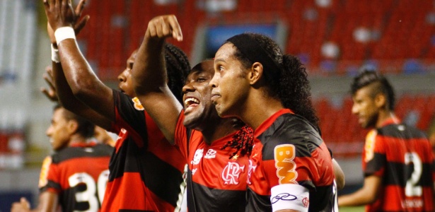 Para manter boa fase com gols, Vagner Love espera manter a parceria com Ronaldinho - Marcelo de Jesus/UOL