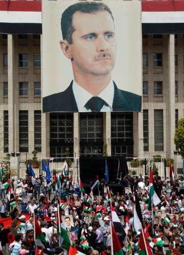 Comemoração oficial em Damasco, capital da Síria, lembra o aniversário de fundação do Baath - partido do presidente Bashar al-Assad, que governa o país desde 1963