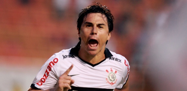 Willian treinou entre os titulares e pode ser titular no confronto contra o Emelec - Rivaldo Gomes/Folhapress