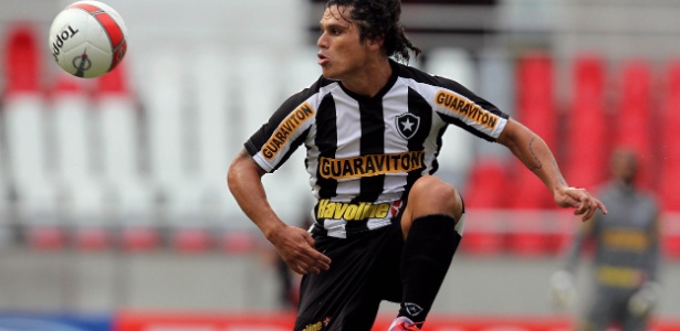 Márcio Azevedo teve sondagens de Fluminense e Palmeiras, mas deve ficar no Botafogo - Fernando Soutello/AGIF 
