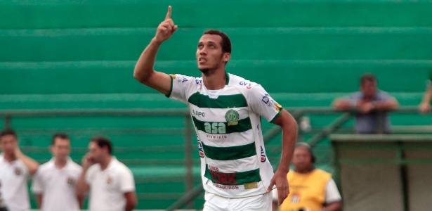 O zagueiro Neto, ex-Guarani, só poderá estrear pelo Santos na próxima temporada - Miguel Schincariol/AE