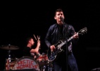 Debaixo de chuva, Arctic Monkeys encerra Lollapalooza Brasil 2012 com rock and roll cru e poderoso; veja como foi o festival - Shin Shikuma/UOL