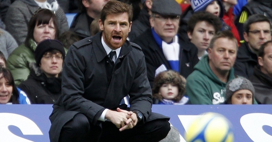 André Villas-Boas, ex-técnico do Chelsea, veste trench coat da Dolce & Gabbana - Ian Kington/AFP