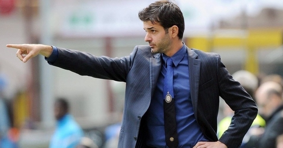 Andrea Stramaccioni, treinador da Inter de Milão, usa costume - Daniel Dal Zennaro/EFE