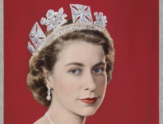 Queen Elizabeth II by Dorothy Wilding (Hand-coloured by Beatrice Johnson), 1952 - © William Hustler and Georgina Hustler/ National Portrait Gallery, London