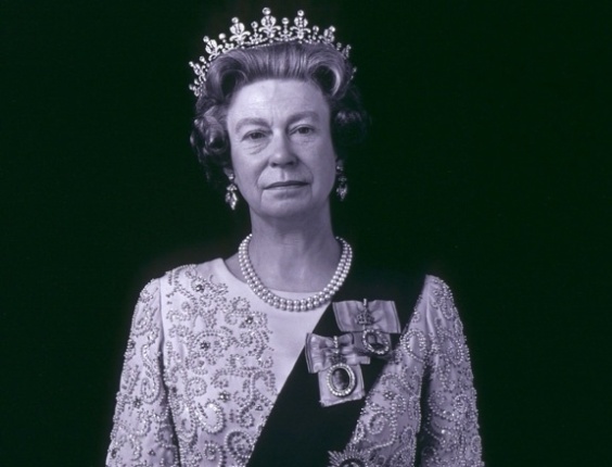Queen Elizabeth II by Hiroshi Sugimoto, 1999 - National Portrait Gallery, London© Hiroshi Sugimoto