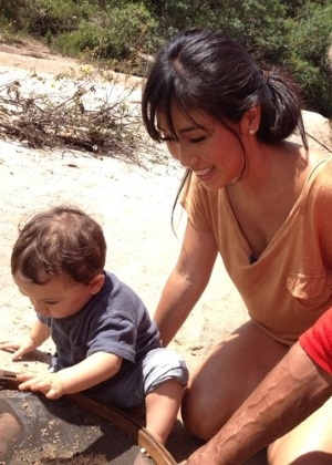 Daniele Suzuki em Diamantina com o filho Kauai (10/4/12)