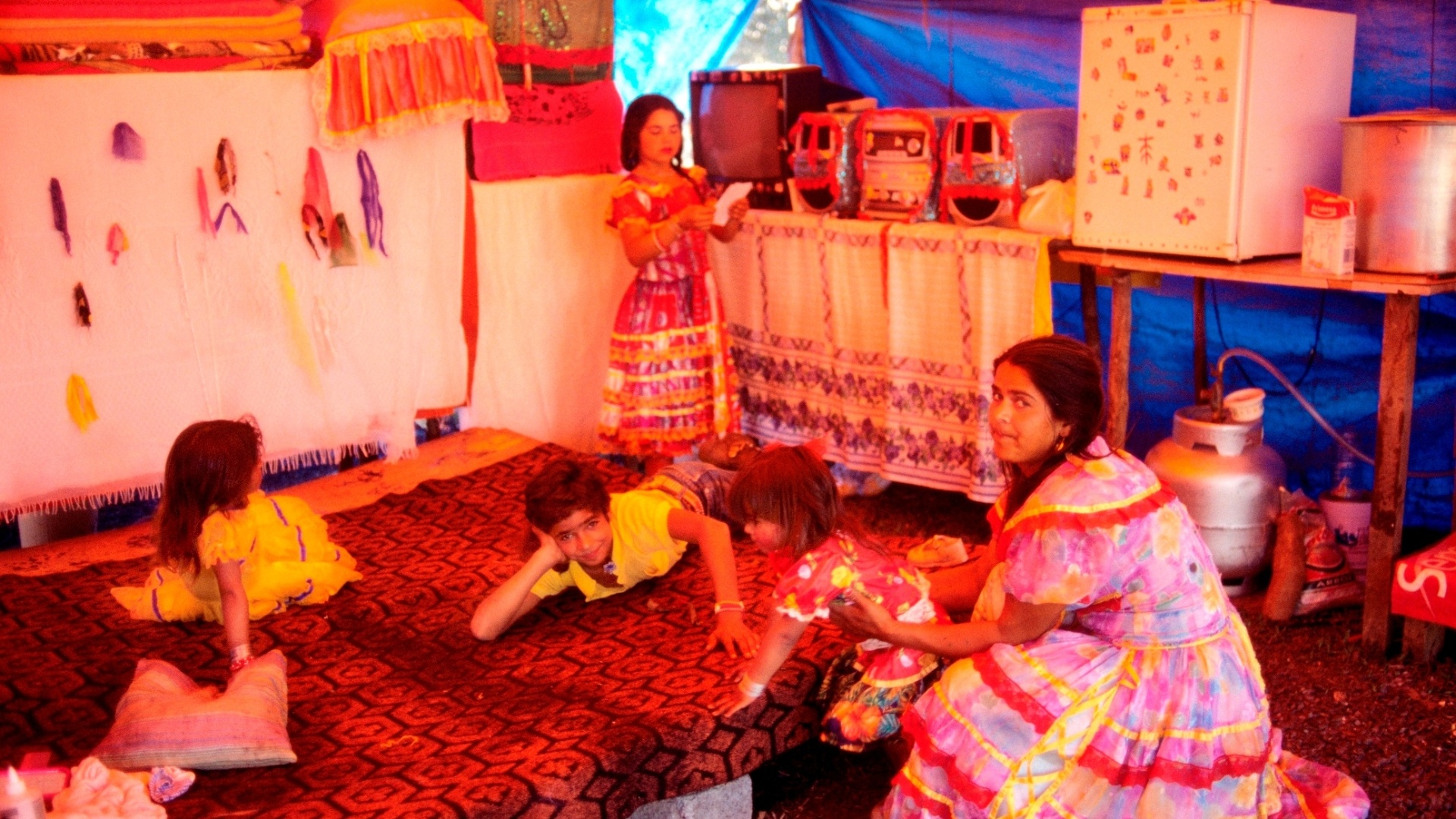 Exposição Barraca Cigana - MCB (2012) - Luciana Sampaio/ Divulgação