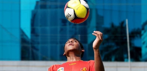 Joshua, filho caçula de Pelé, iniciará os treinos pelo Santos na próxima semana - Divulgação/Facebook