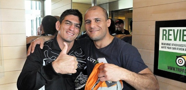 Paulo Thiago e o rival Siyar Bahadurzada se encontram antes da luta no UFC da Suécia - Divulgação