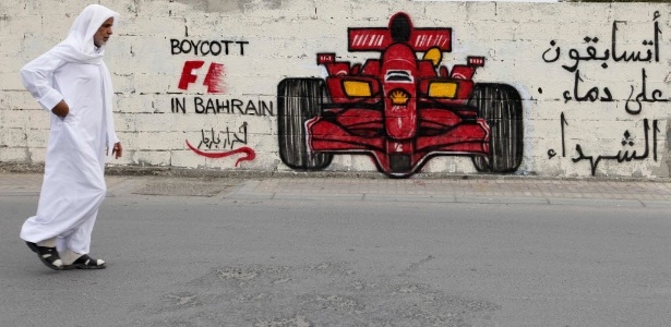 Pintura em muro da capital Manama pede boicote ao GP do Bahrein de Fórmula 1 - Hamad I Mohammed /Reuters