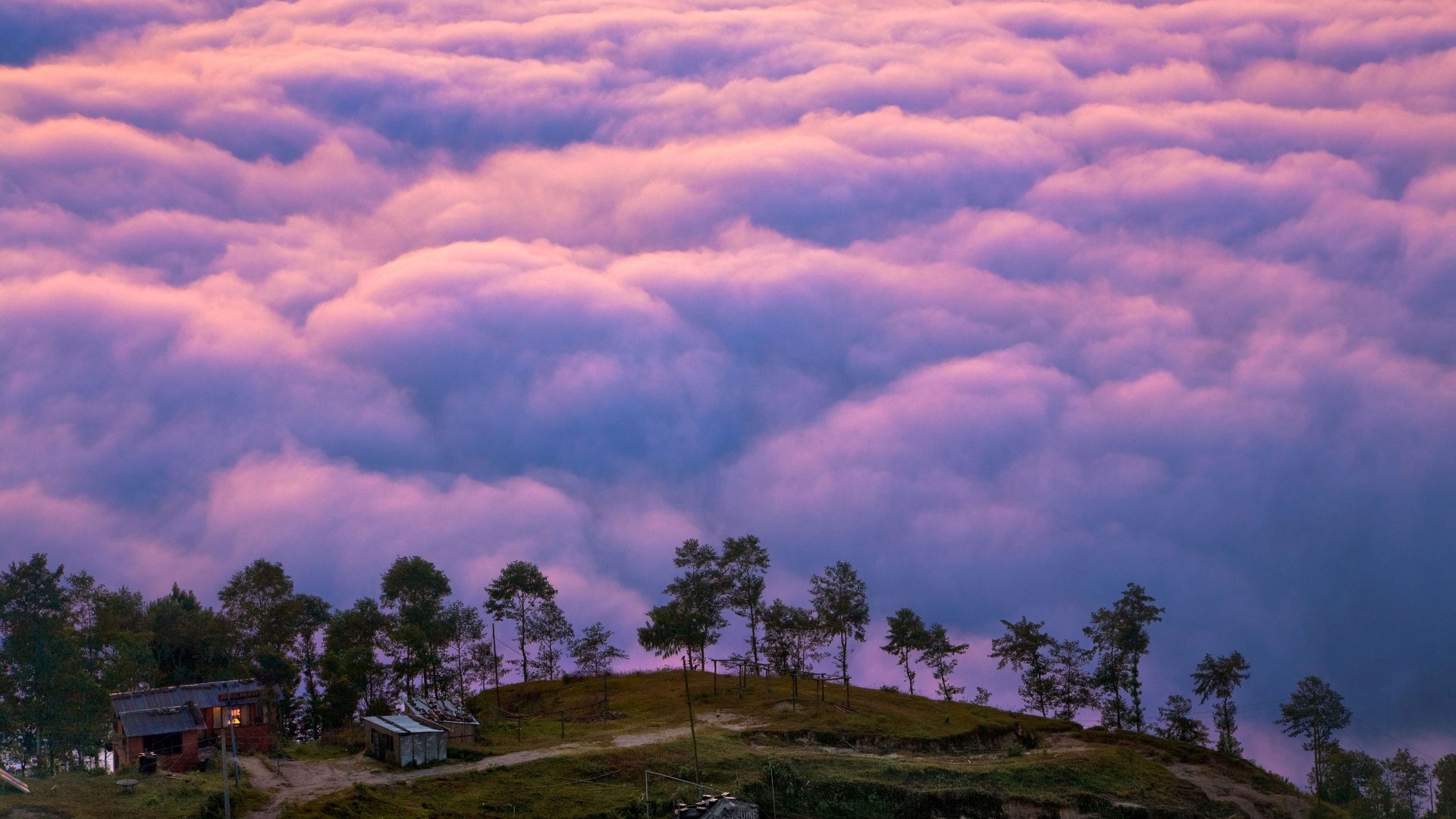 A aldeia está localizada na cadeia montanhosa do Himalaia, com vista para o Monte Everest - Caters