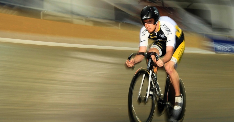 Ciclista treina para os Jogos Olímpicos Londres 2012, em Carson