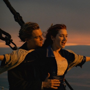 Leonardo DiCaprio e Kate Winslet em cena de "Titanic" - Divulgação