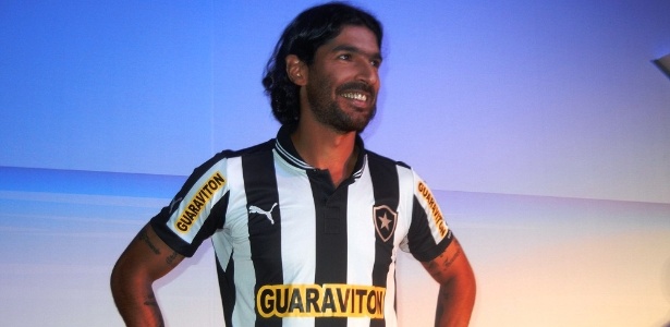 Loco Abreu disse que se quisesse sair do Botafogo não teria renovado no início do ano - Bernardo Gentile/UOL Esporte