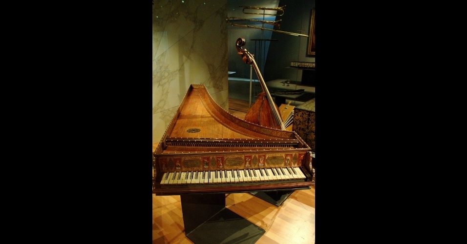 O acervo do Museu da Música ("Musée de la Musique", em francês) abriga peças como este cravo de 1579. Localizado em Paris, o museu percorre os últimos quatro séculos da história da música ocidental