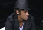 Neymar inova no estilo em lançamento de filme e Ganso apelida amigo de Michael Jackson