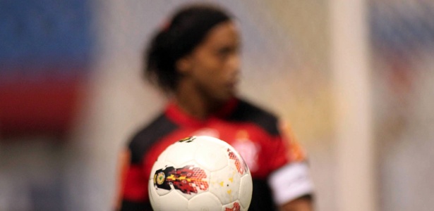 Mesmo com Ronaldinho Gaúcho longe, Flamengo segue com problemas financeiros - Maurício Val/Vipcomm