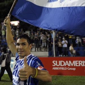 Atacante paraguaio Cabañas em seu primeiro jogo profissional pelo 12 de Outubro - Norberto Duarte/AFP