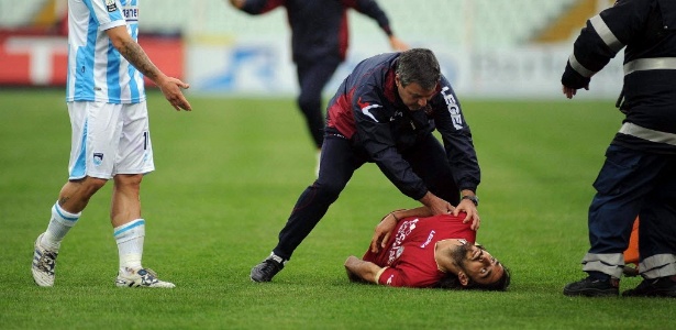 Morosini sofre parada cardíaca em jogo do Livorno na segunda divisão italiana - EFE