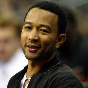 O cantor John Legend compareceu para ver o jogo New Jersey Nets x Boston Celtics (14/4/2012)