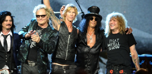 A formação clássica do Guns N' Roses sobe ao palco para agradecer na 27ª edição do Rock And Roll Hall Of Fame 2012: (da esq para dir): Gilby Clarke, Matt Sorum, Duff McKagan, Slash e Steven Adler (14/4/12) - Michael Loccisano/Getty Images - Michael Loccisano/Getty Images