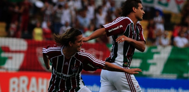 Diguinho comemora com Rafael Moura o segundo gol do atacante contra o Olaria - Nelson Perez / FFC
