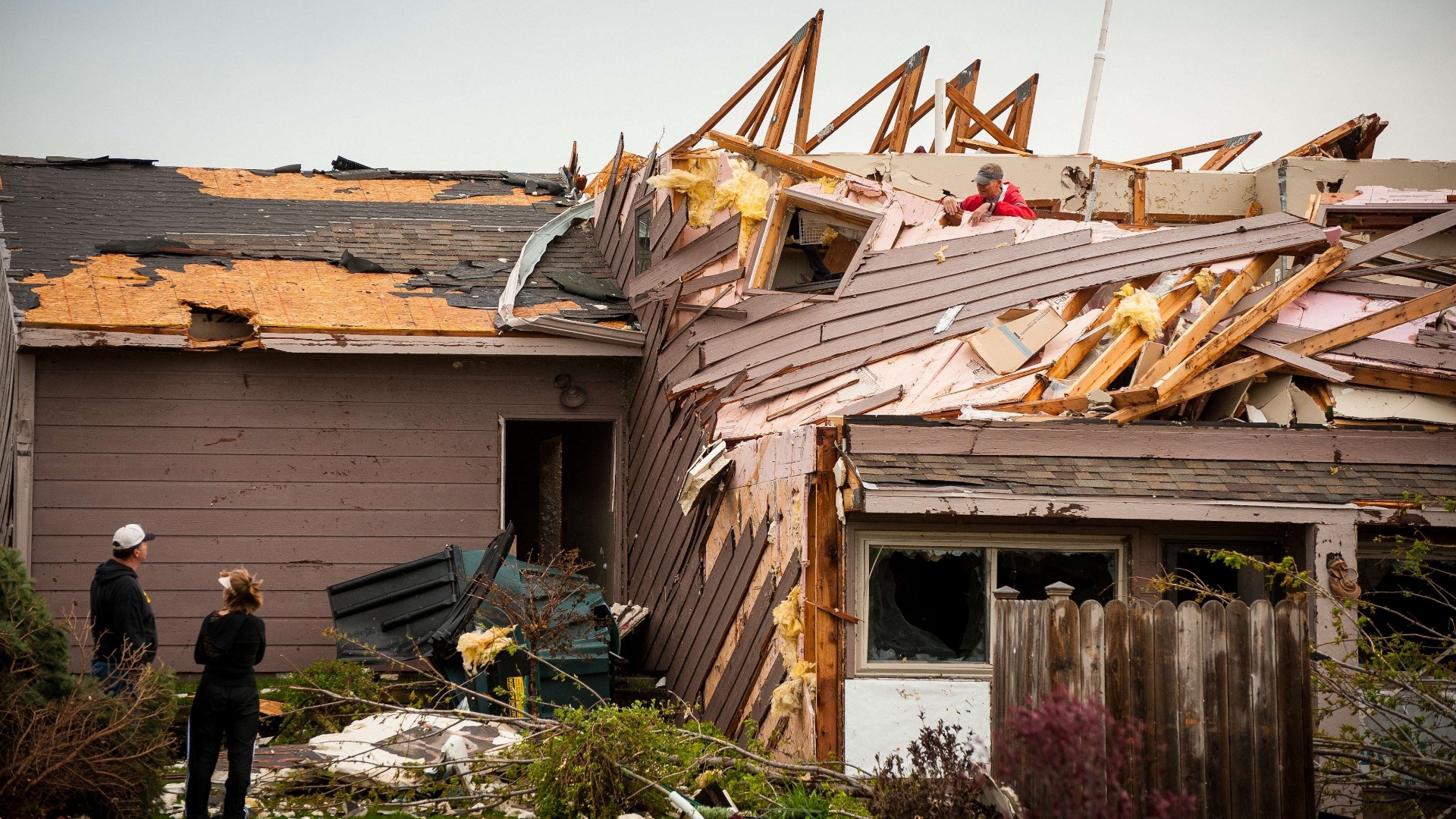 Fotos Onda de tornados causa destruição nos EUA 15/04/2012 UOL Notícias