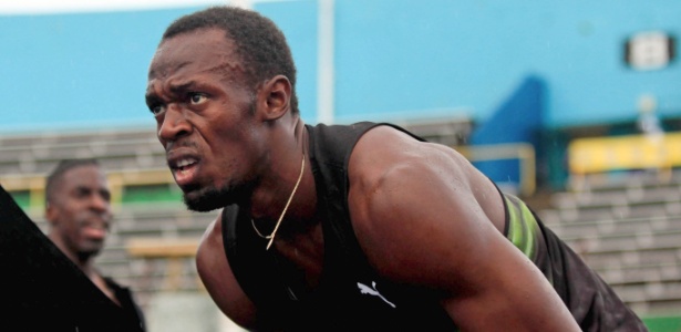 Usain Bolt após vencer o revezamento 4 x 100m em competição em Kingston, na Jamaica