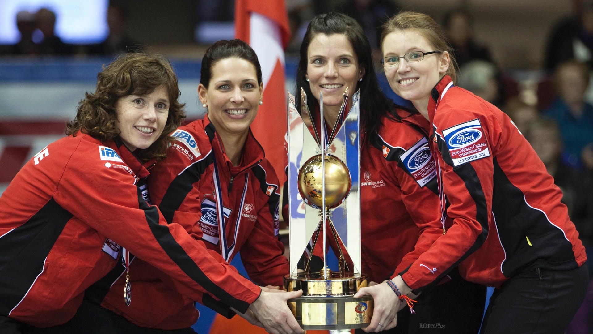 Carmen Schaefer e a seleção da Suíça foram campeãs em março de 2012, no Mundial de Curling realizado no Canadá - REUTERS/Bob Strong