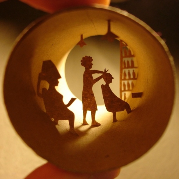 Elias, de 35 anos, diz que leva, em média, entre duas e três horas para completar cada um dos rolos. Na imagem acima, um salão e cabeleireiro. Foto: Anastassia Elias  - Anastassia Elias