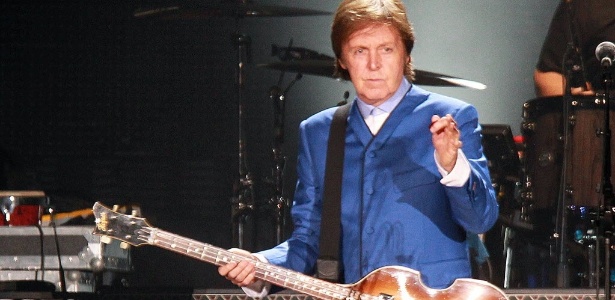 Ex-beatle Paul McCartney se apresenta em  Montevidéu, no Uruguai (15/4/12) - EFE