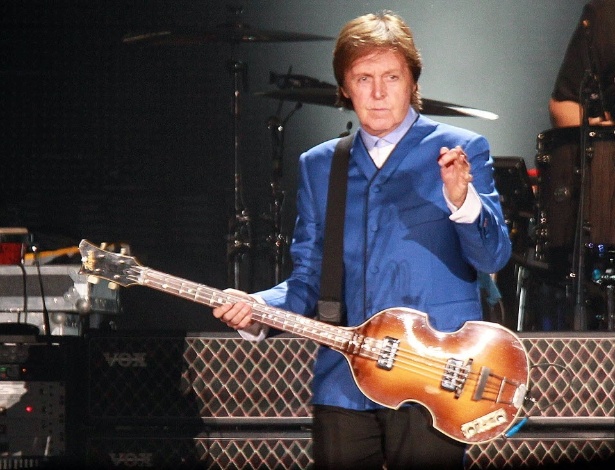 Ex-beatle Paul McCartney se apresenta em Montevidéu, no Uruguai (15/4/12)