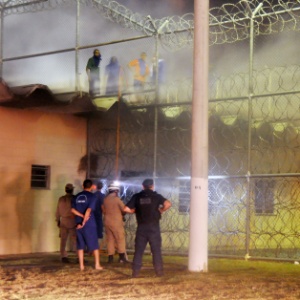Mais de 400 presos mantiveram reféns em presídio de Aracaju em rebelião que durou mais de 26h - Allan de Carvalho / SSPSE