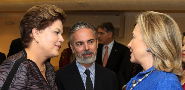 A presidente Dilma Rousseff, acompanhada do ministro Antonio Patriota (Relações Exteriores), conversa com a secretária norte-americana de Estado, Hillary Clinton - Roberto Stuckert Filho