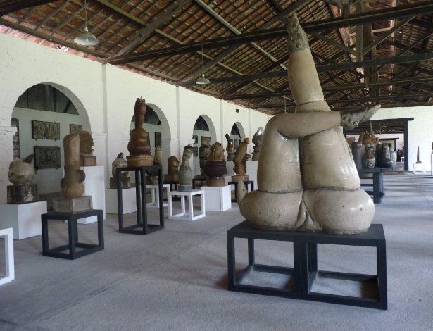 Coleção de esculturas, pinturas e cerâmicas do artista Francisco Brennand, em Recife (17/4/12) - EFE