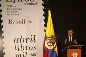 O presidente colombiano Juan Manuel Santos fala na abertura da Feira do Livro de Bogotá (16/4/12) - EFE