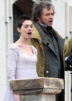 Anne Hathaway e Hugh Jackman cantam durante as filmagens de "Os Miseráveis" (2012) - Brainpix